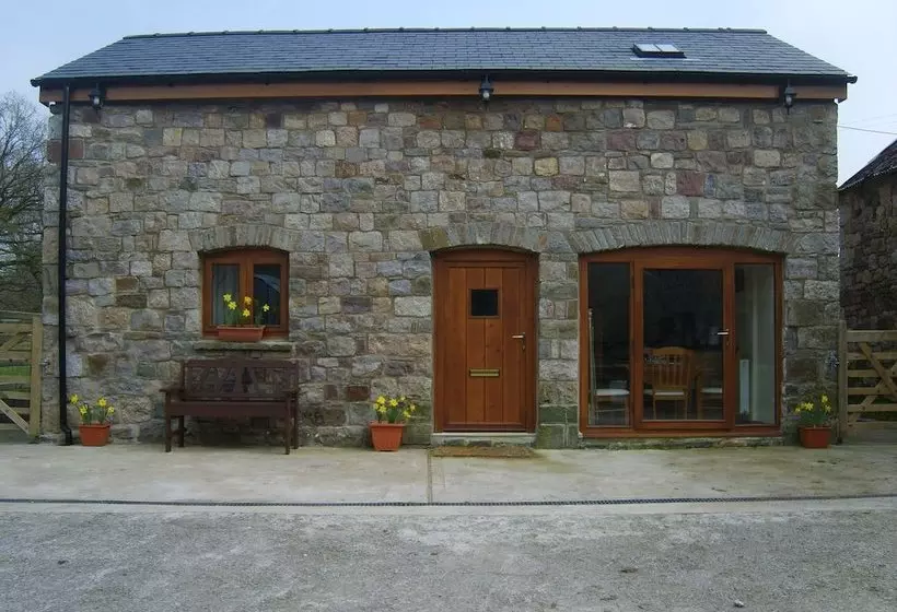 Cozy Cottage In Ystradgynlais With Garden