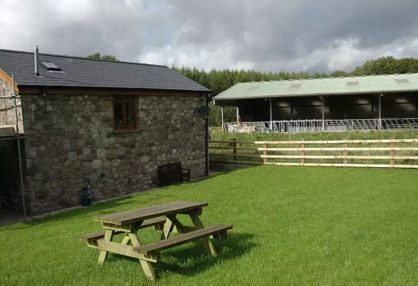 Cozy Cottage In Ystradgynlais With Garden