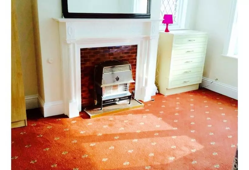 هتل Oyo Kingland Court