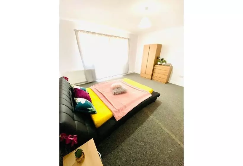 هتل Oyo Kingland Court