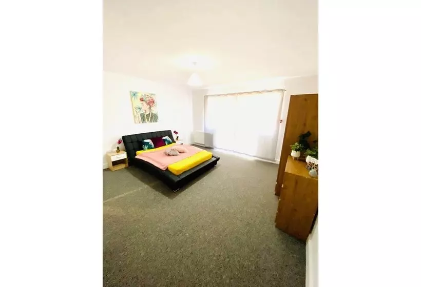 هتل Oyo Kingland Court