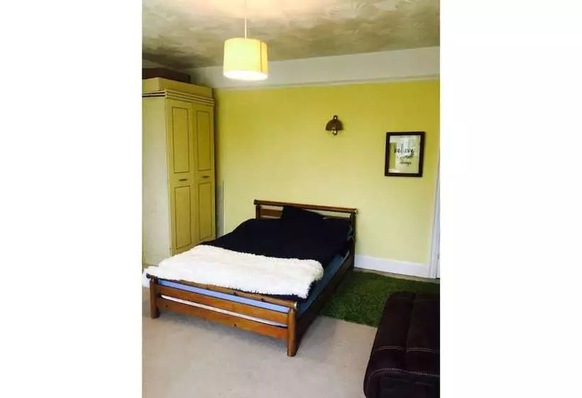 هتل Oyo Kingland Court