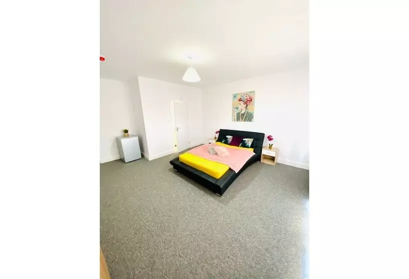 هتل Oyo Kingland Court