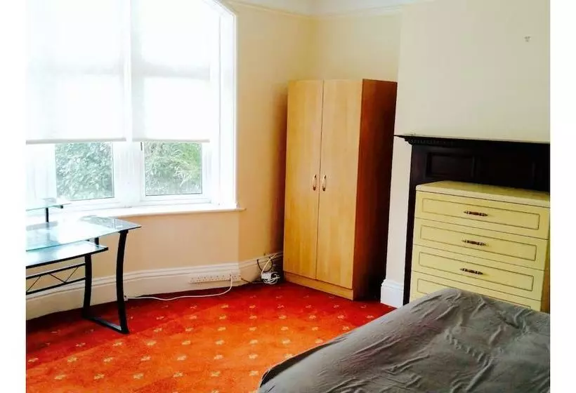 هتل Oyo Kingland Court