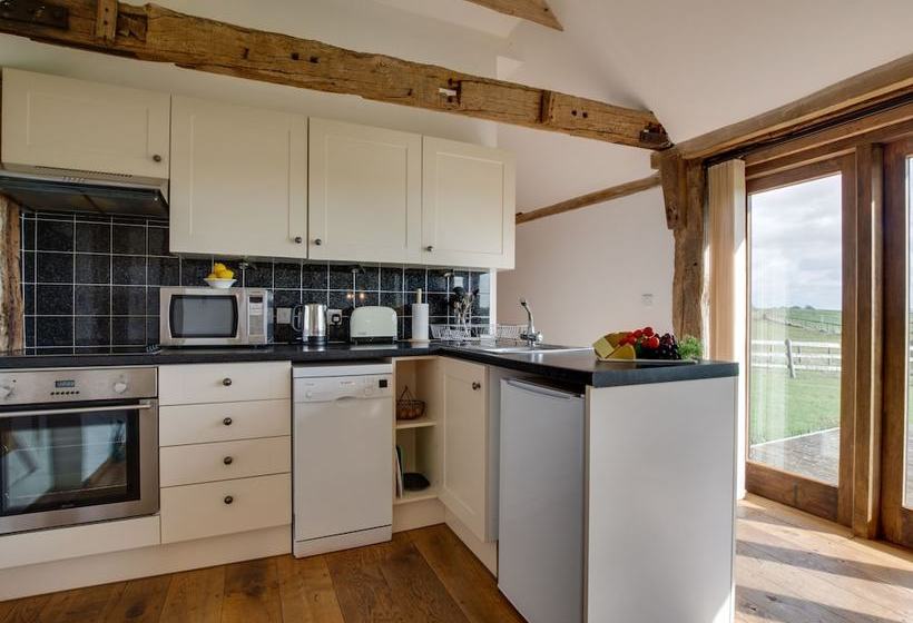 Nicely Furnished Cottage In Bilsington Countryside