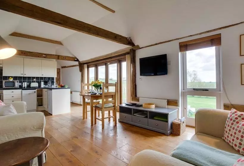 Nicely Furnished Cottage In Bilsington Countryside