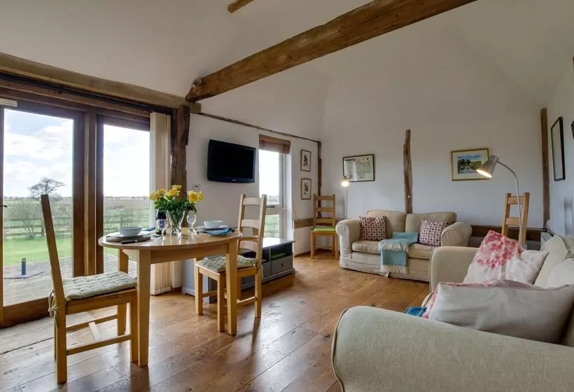 Nicely Furnished Cottage In Bilsington Countryside