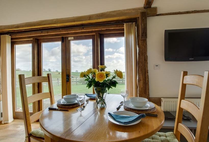 Nicely Furnished Cottage In Bilsington Countryside