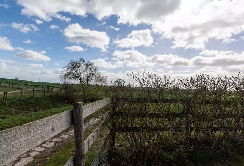 Nicely Furnished Cottage In Bilsington Countryside
