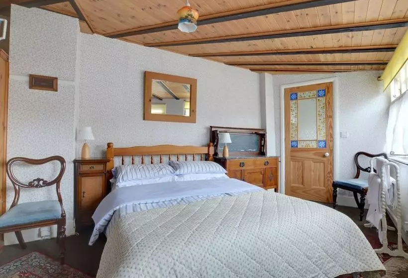Quaint Cottage In Hastings With Garden