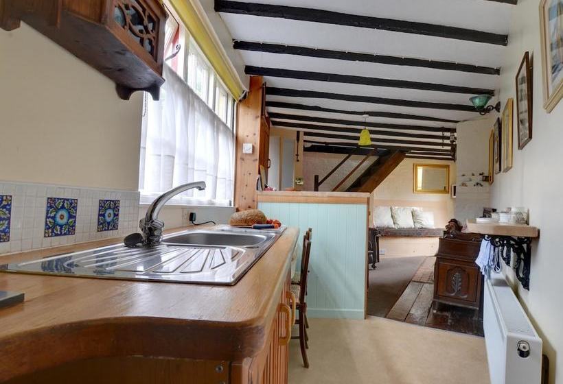Quaint Cottage In Hastings With Garden