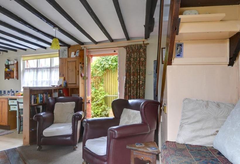 Quaint Cottage In Hastings With Garden