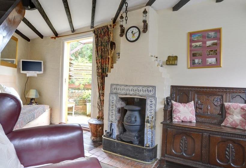 Quaint Cottage In Hastings With Garden
