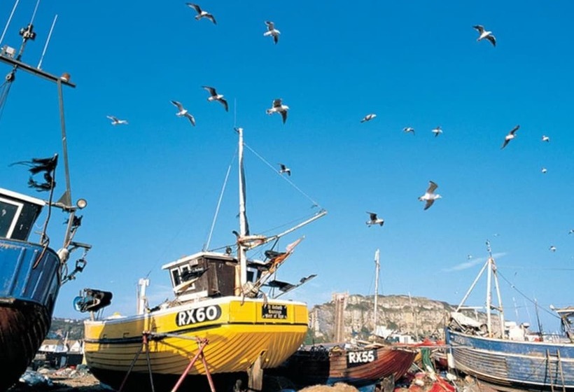 Quaint Cottage In Hastings With Garden