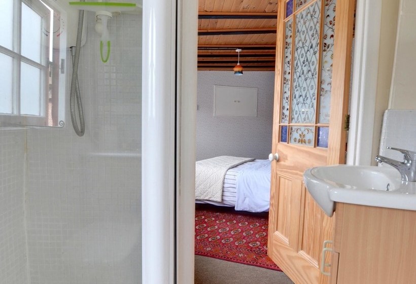 Quaint Cottage In Hastings With Garden