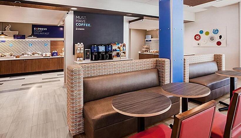 호텔 Holiday Inn Express & Suites Heath   Newark, An Ihg