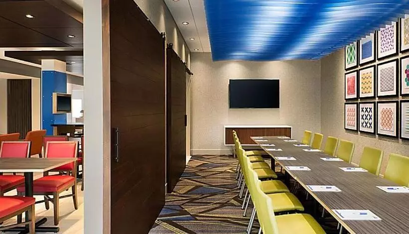 Hotelli Holiday Inn Express & Suites Heath   Newark, An Ihg