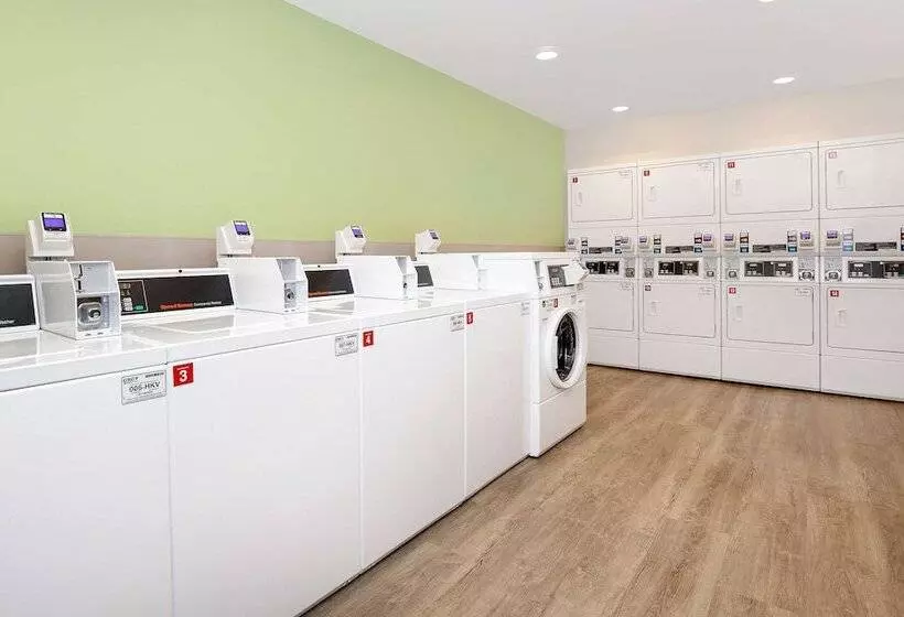 Hotelli Woodspring Suites Carol Stream  Chicago