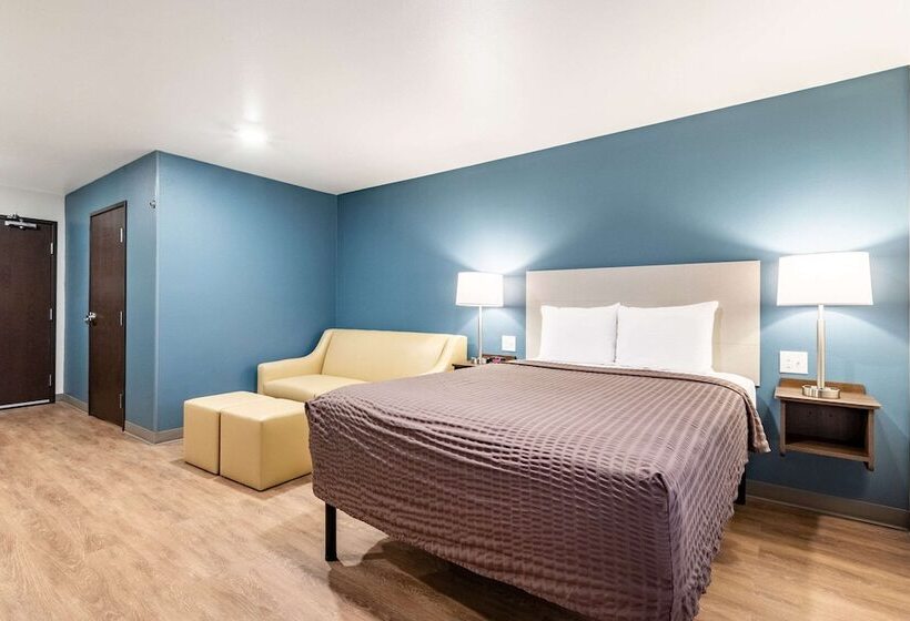 Отель Woodspring Suites Indianapolis Airport South