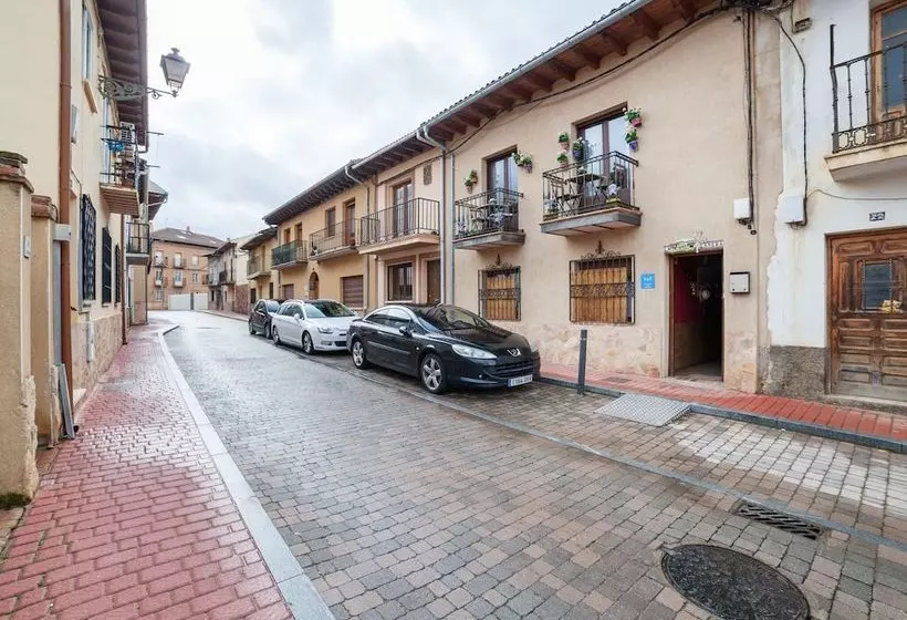 Stunning Mansion In Riaza With Balcony