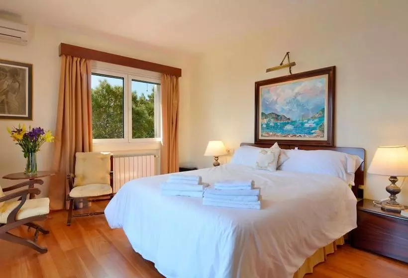 Villa With Incredible Sea Views And Pool Sleeps 7
