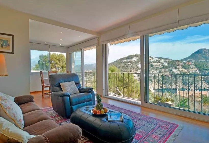 Villa With Incredible Sea Views And Pool Sleeps 7