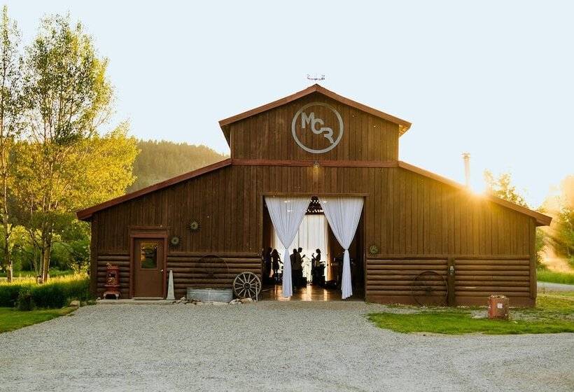 هتل روستایی Moose Creek Ranch