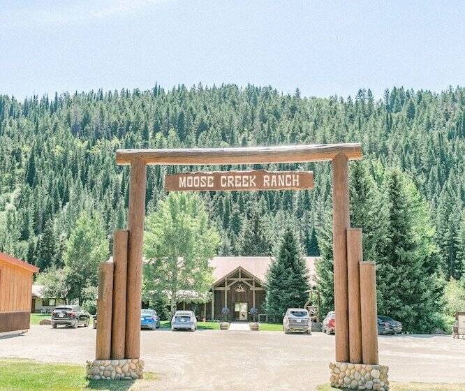 هتل روستایی Moose Creek Ranch