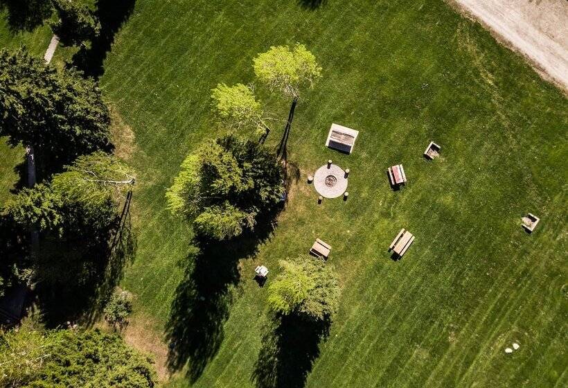 هتل روستایی Moose Creek Ranch