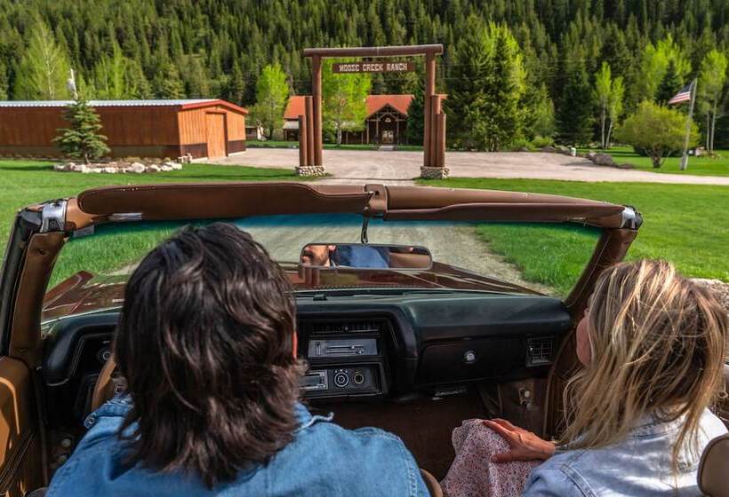 هتل روستایی Moose Creek Ranch