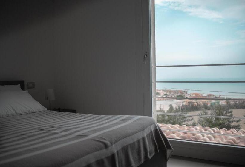 هتل Agriturismo Il Colle Dei Lecci