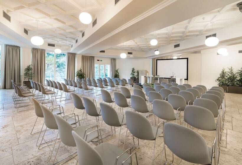 בית מלון כפרי Atlantis Bay  Vretreats