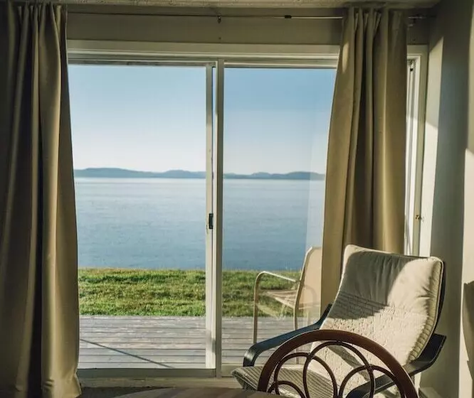 Hotelli Auberge Sur Mer