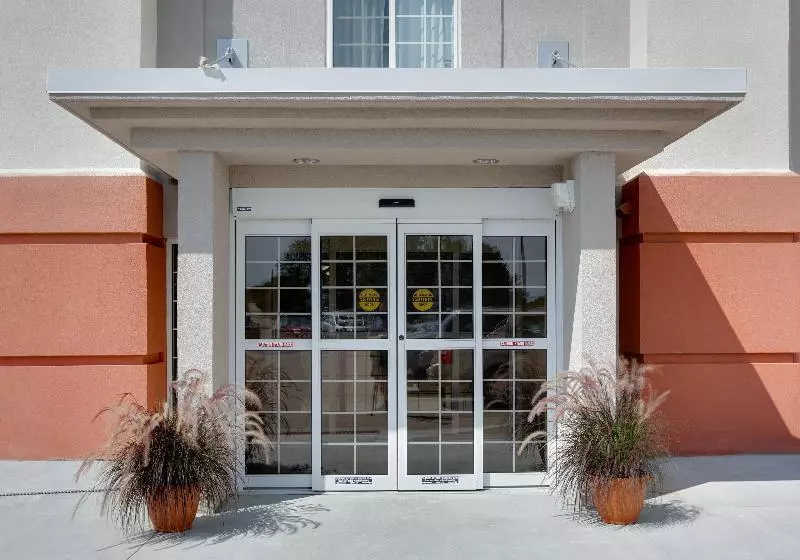 ホテル Candlewood Suites Salina, An Ihg