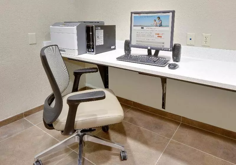 ホテル Candlewood Suites Salina, An Ihg