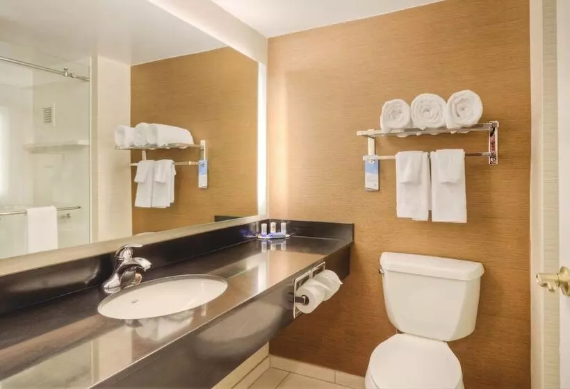 هتل Fairfield Inn & Suites By Marriott Winston Salem Downtown