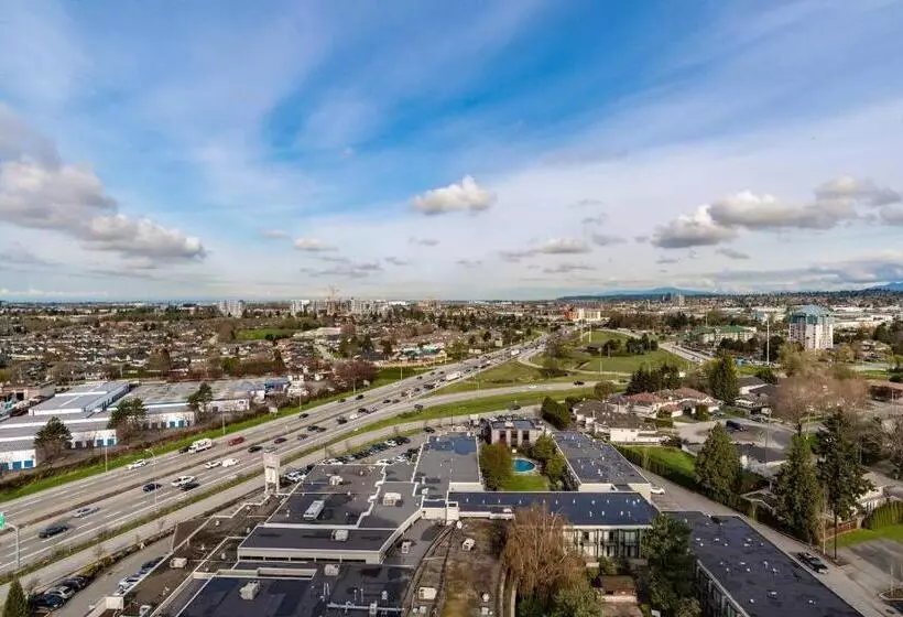 Sandman Signature Vancouver Airport Hotel & Resort