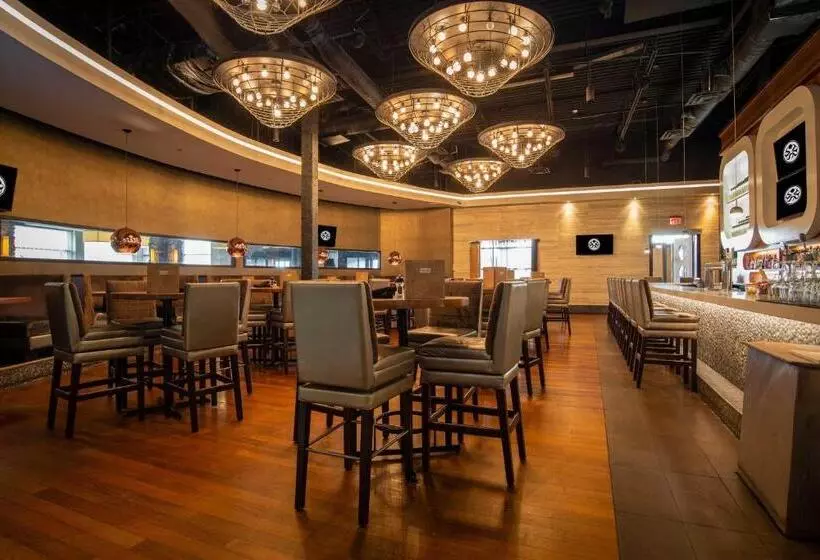 Sandman Signature Vancouver Airport Hotel & Resort