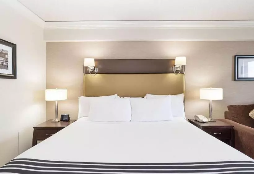 Sandman Signature Vancouver Airport Hotel & Resort