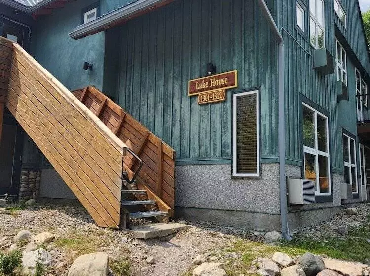 בית מלון כפרי Waterton Lakes Lodge Resort