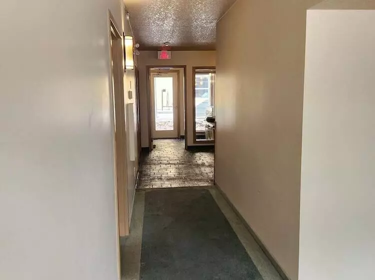 בית מלון כפרי Waterton Lakes Lodge Resort