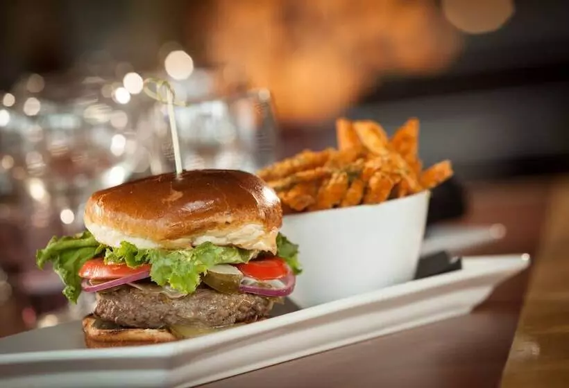 בית מלון כפרי Waterton Lakes Lodge Resort