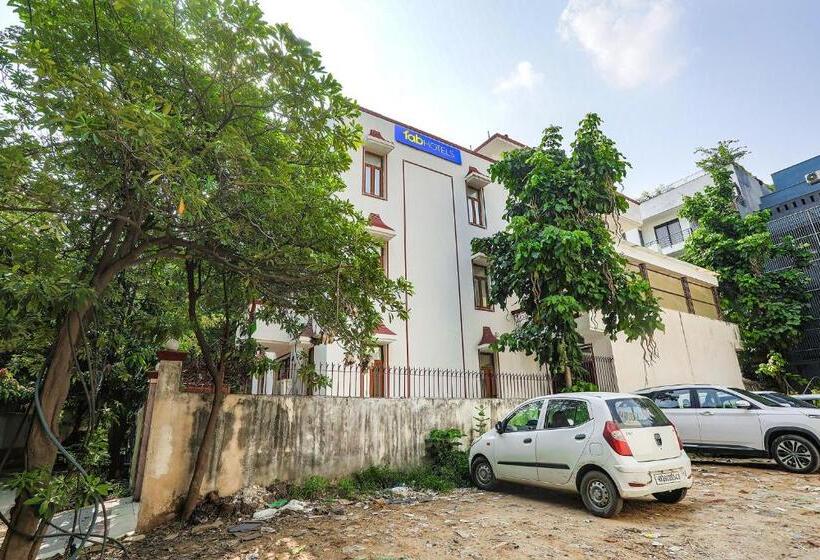 هتل Fabexpress Global Inn New