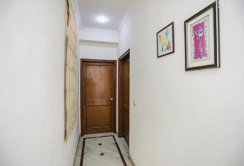 هتل Fabexpress Global Inn New