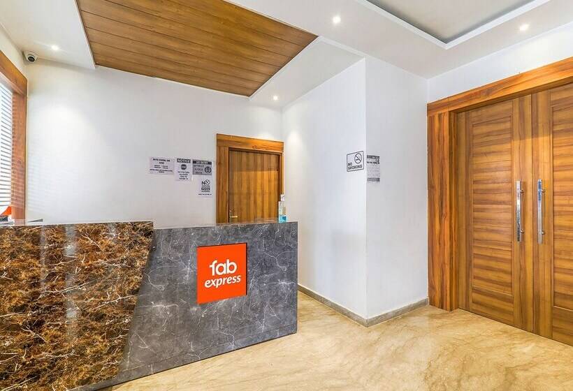 هتل Fabexpress Global Inn New