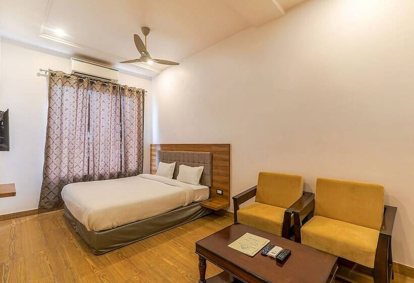 هتل Fabexpress Global Inn New