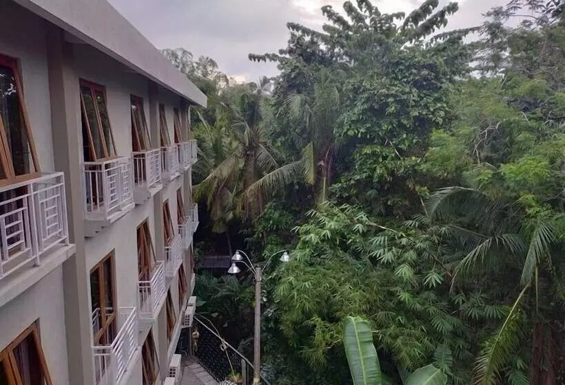 ホテル The Sarining