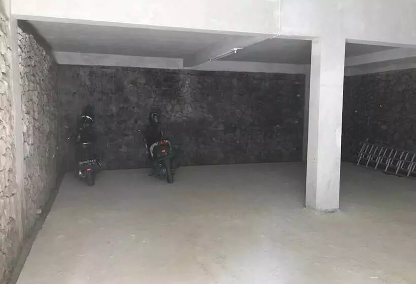 ホテル The Sarining