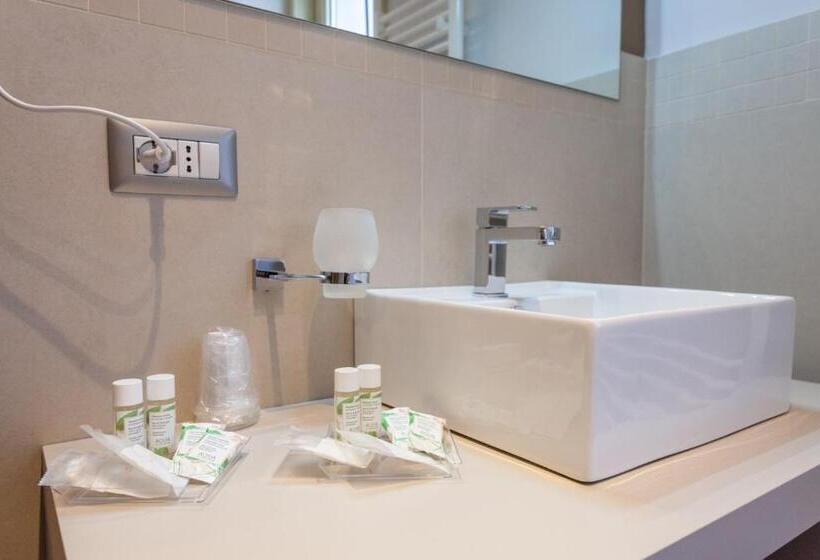 פנסיון Five Rooms Brolo