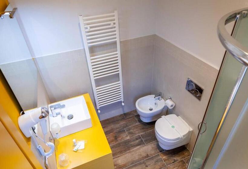 פנסיון Five Rooms Brolo